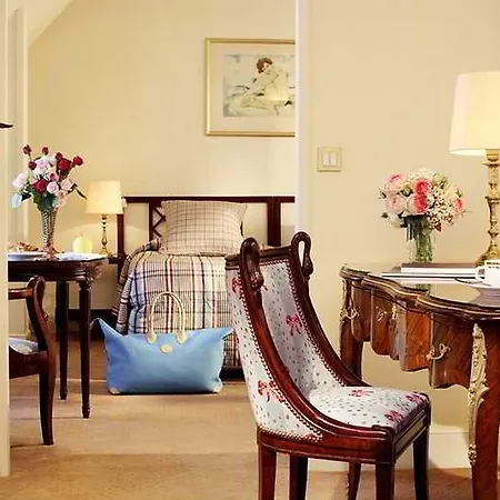 Hotel California Champs Elysees 4*