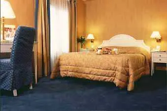 Austin's Arts Et Metiers Szálloda 3*