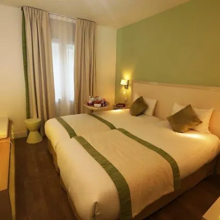 Kyriad 18 - Porte De Clignancourt - Montmartre Hotel Paris