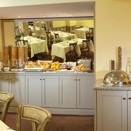Hotel La Du Roy Champs Elysees Paris