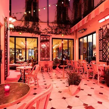 Hotel Grand Amour