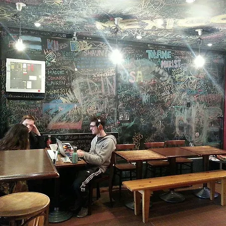 Young And Happy Latin Quarter By Hiphophostels Hostel