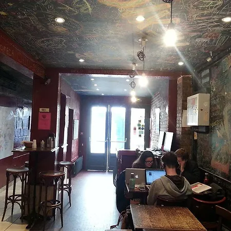 Hostel Young And Happy Latin Quarter By Hiphophostels