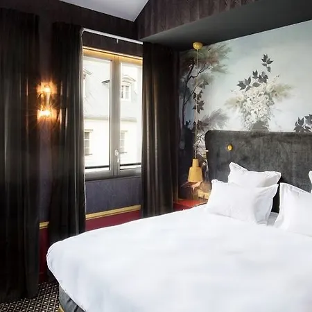 Snob Hotel
