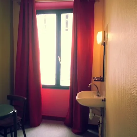 Young And Happy Latin Quarter By Hiphophostels Hostel *
