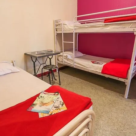 Young And Happy Latin Quarter By Hiphophostels Hostel