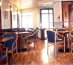 阿尔贝巴士底酒店 3*