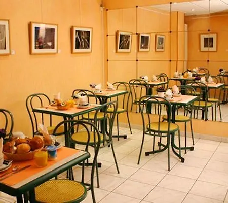 Отель Printania Porte De Versailles 2*