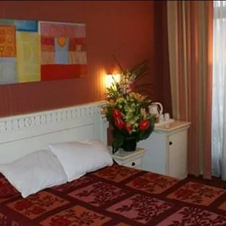Otel Royal Aboukir Paris 3*