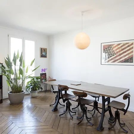 Appartement Veeve - Balcony Over The Tree-lined Boulevard *