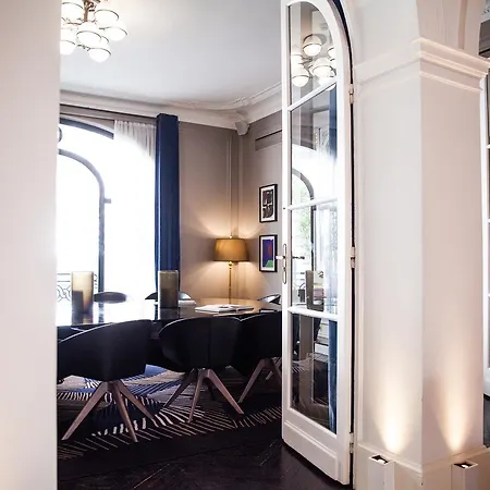 Vernet Champs Elysees Отель