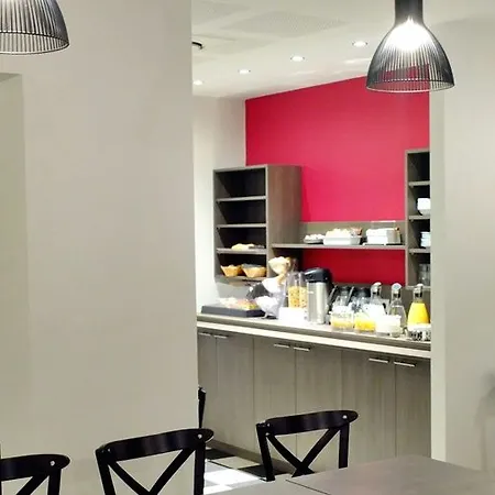 De Flore - Montmartre Hotel