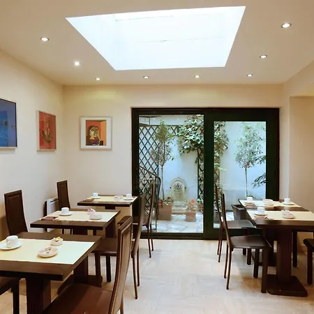 Hotel Pierre Nicole 2*