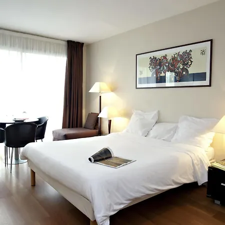 Adagio Access Tour Eiffel St Charles 3*