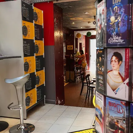 Young And Happy Latin Quarter By Hiphophostels Hostel *