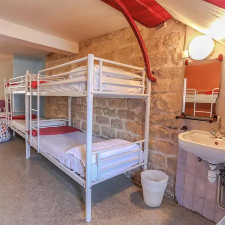 Hostel Young And Happy Latin Quarter By Hiphophostels *