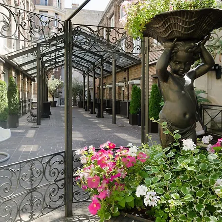 Les Jardins Du Marais 4*