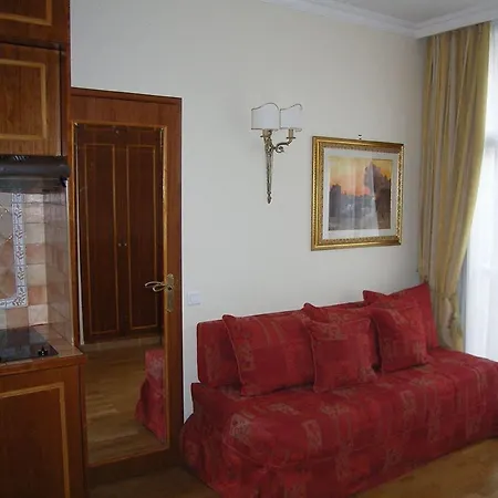 Hotel Arc De Triomphe