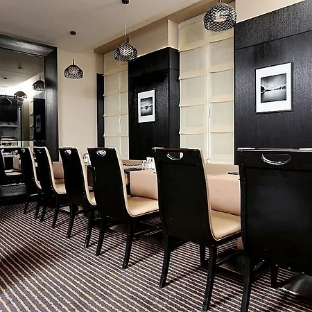 Elysees Hotell 3*