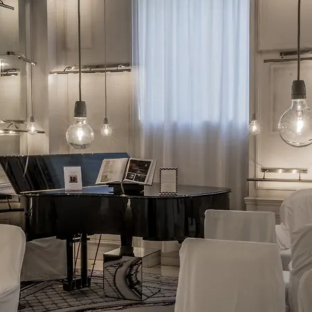 Hotel La Maison Champs Elysees