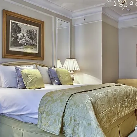 Hotel Four Seasons George V