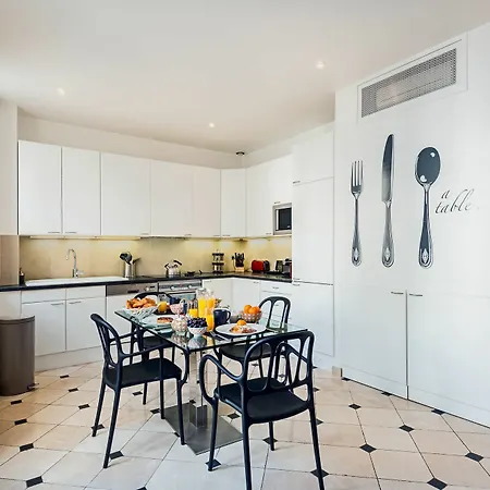 Rue Honore Chevalier - Two Bedroom Appartamento *