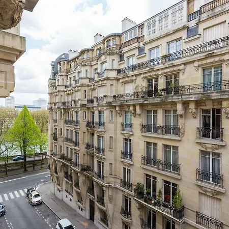 Cmg Premium Tour Eiffel Iv Paris