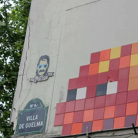 Appartement Pigalle Montmartre De 25 M2 - 2 Minutes De La Station Metro Pigalle - 2 Lits Simples Type Gigogne Pour 2 Personnes - Quartier Hypertouristique - Cabaret Moulin Rouge A 200 M, Cafe Aux Noctambules ,cabaret Chez Michou-restaurants-saunas Parijs