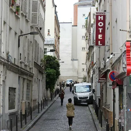 Pigalle Montmartre De 25 M2 - 2 Minutes De La Station Metro Pigalle - 2 Lits Simples Type Gigogne Pour 2 Personnes - Quartier Hypertouristique - Cabaret Moulin Rouge A 200 M, Cafe Aux Noctambules ,cabaret Chez Michou-restaurants-saunas *