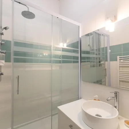 Daumier - New 2 Bdrs Flat Near La Seine 아파트 파리