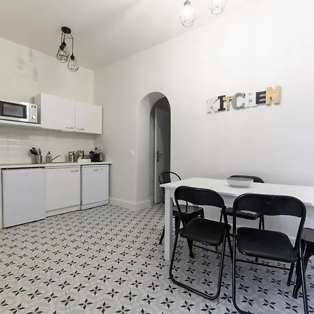 Daumier - New 2 Bdrs Flat Near La Seine 아파트 파리