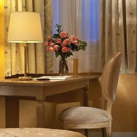 Hotel Cecilia Arc De Triomphe