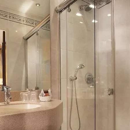 Cecilia Arc De Triomphe Hotel Parijs