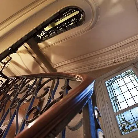 Hotel Cecilia Arc De Triomphe 3*