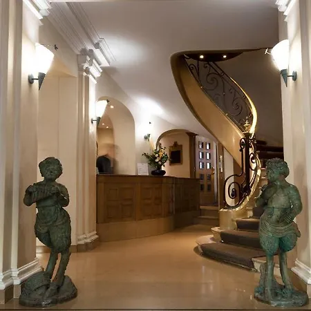 Royal Champs Elysées Hotel 4*