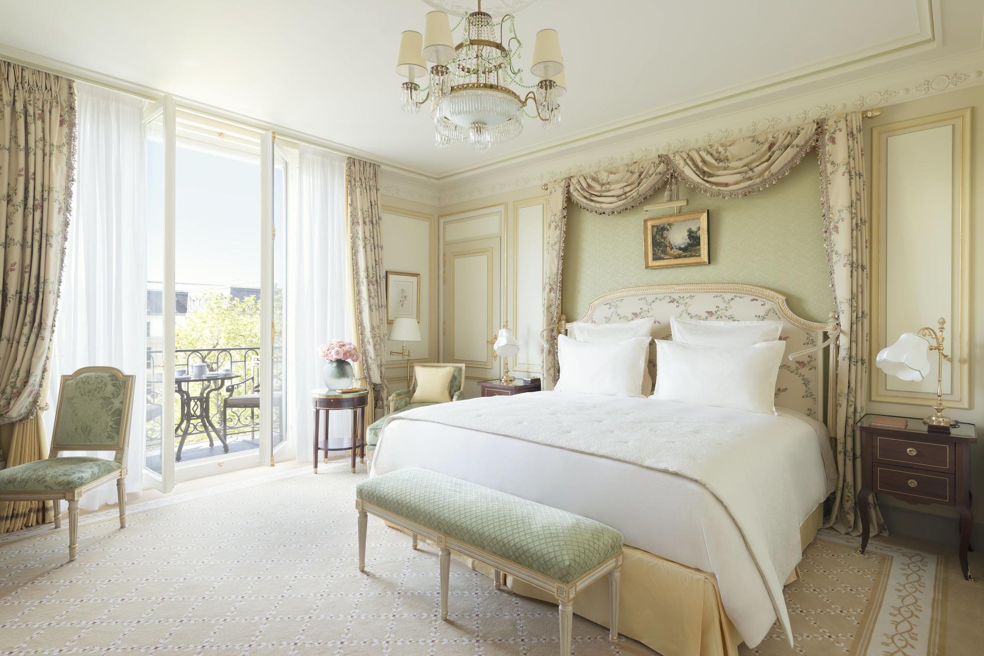 フランス、パリのRitzというホテルを今予約。2025の価格。
