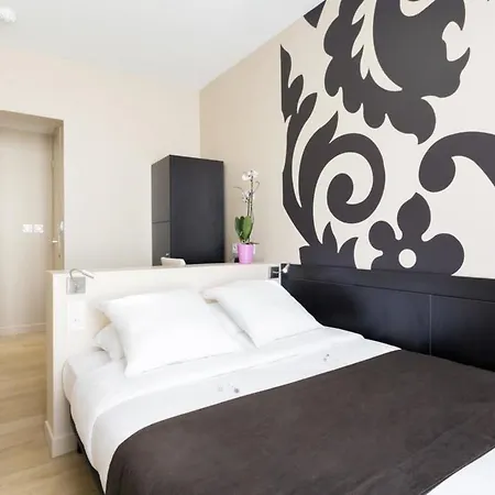 Bastille Hotel 2*