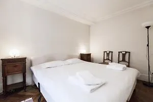 Papillon 2272 Hld 34498 3* Paris