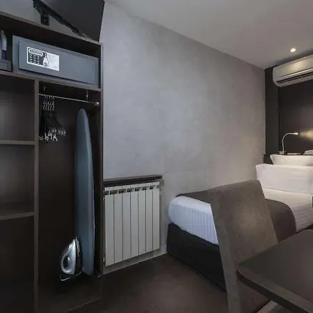 De La Paix Tour Eiffel Hotel