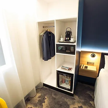17 Batignolles Hotel Paris