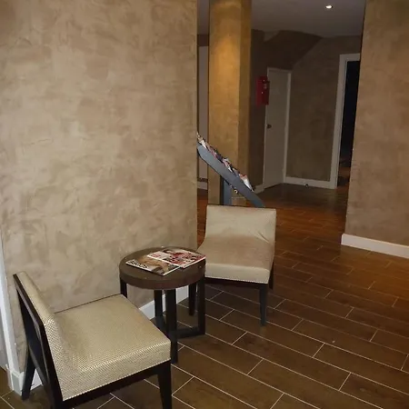 15 Montparnasse Hotel