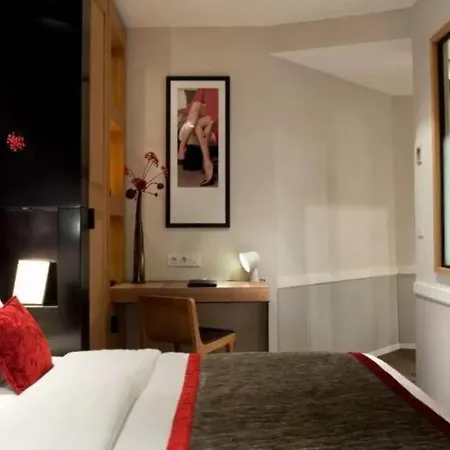 Marceau Champs-elysées Hotel 3*