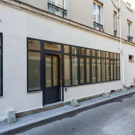 Apartment Cmg Boulevard Voltaire / Truillot D Paris