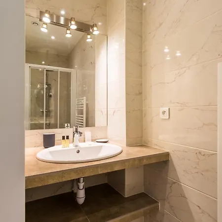 Apartment Cmg Boulevard Voltaire / Truillot D Paris