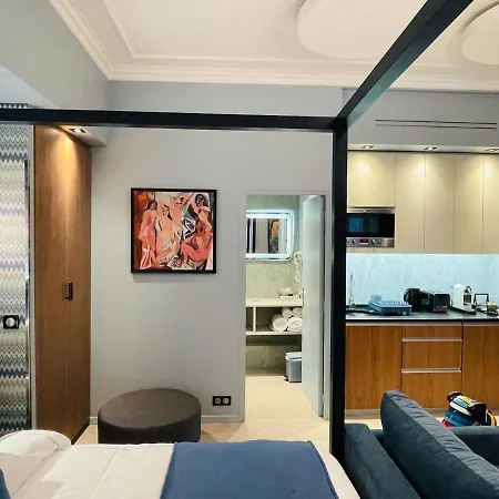 33 Marbeuf 4* Paris