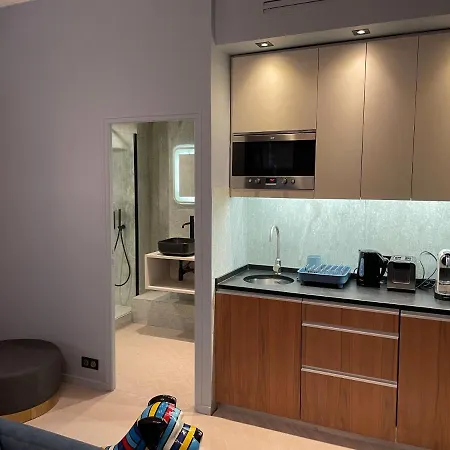 33 Marbeuf Aparthotel 4*