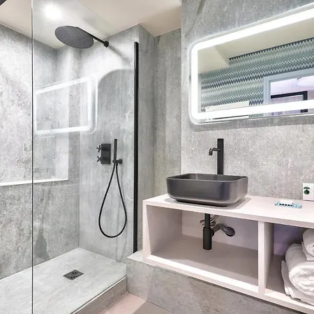 Aparthotel 33 Marbeuf 4*