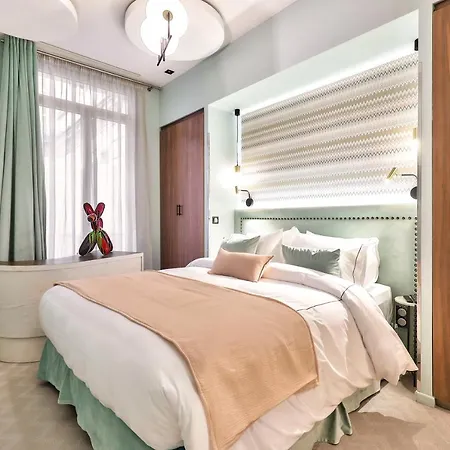 33 Marbeuf Aparthotel 4*