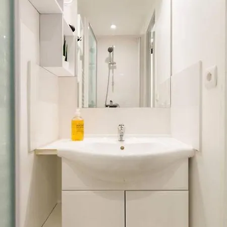 Quiet, Cozy, Design In Parijs