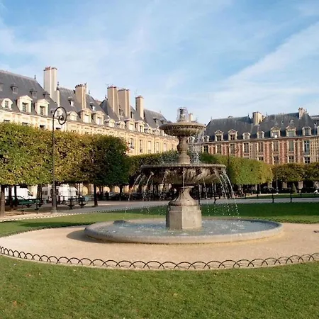 Quiet, Cozy, Design In Parijs